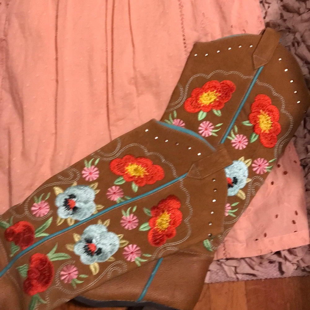 Adorable blush peach eyelet lace dress - Picture 4 of 4